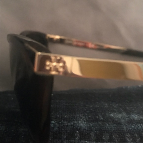 Authentic Tory Burch sunglasses with gold case - Picture 3 of 6